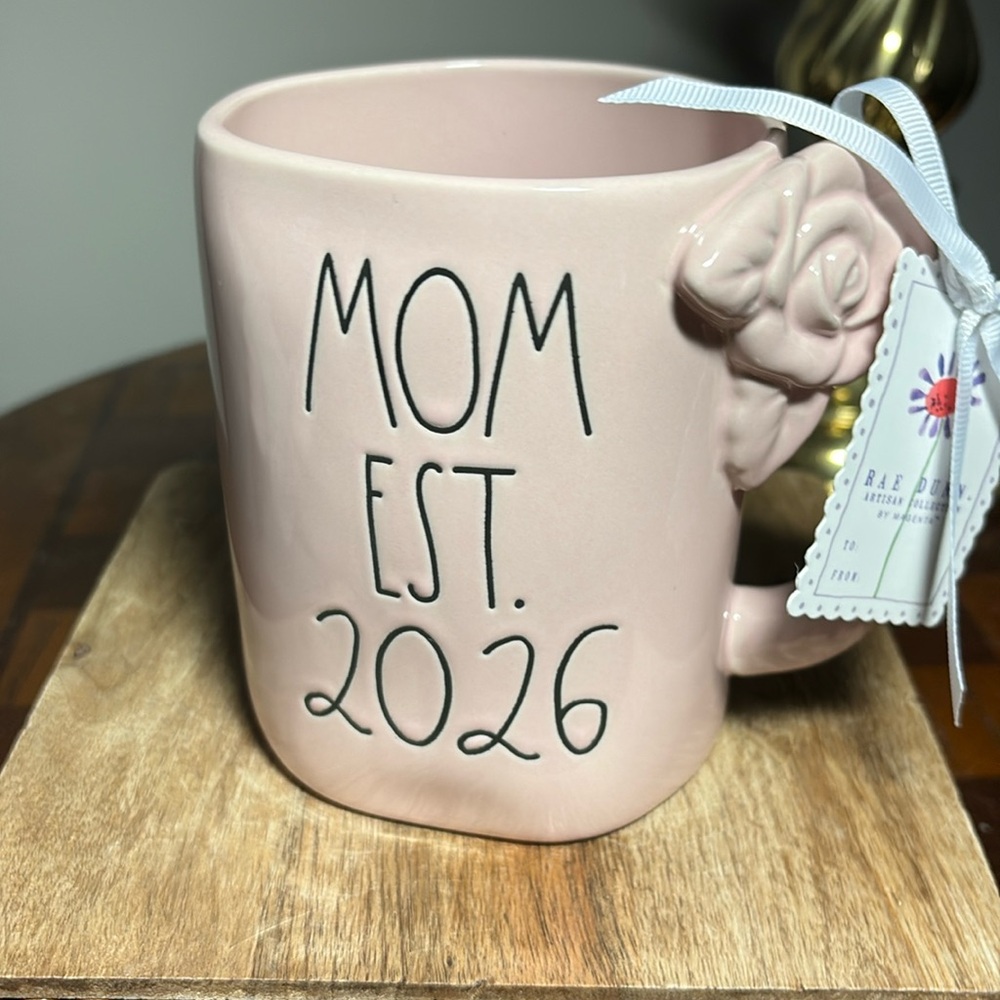 Rae Dunn Mom EST 2026 coffee/tea mug